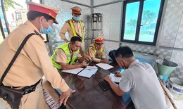 Phạt 7 triệu đồng tài xế xe "hổ vồ" không nhường đường đoàn xe ưu tiên