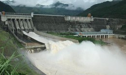 Khẩn cấp xả đáy 2 hồ thủy điện Hòa Bình và Sơn La do mưa lớn