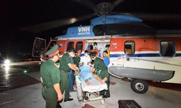 Dùng trực thăng đưa bệnh nhân bị đột quỵ từ Trường Sa về đất liền điều trị