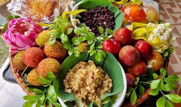 Đắt nhất chợ Tết Đoan ngọ, mâm lễ cơm rượu, trái cây gần 2 triệu đồng
