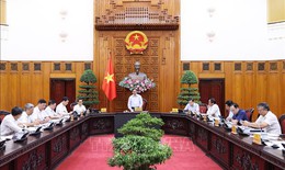 Thủ tướng: Quyết liệt khắc phục tình trạng thiếu thuốc, vật tư y tế và nhân lực y tế nghỉ việc