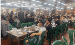 Quán bia hơi Hà Nội "hốt bạc" ngày nắng nóng