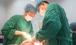 Y tế huyện miền núi phẫu thuật thành công khối u xơ tử cung to như thai 5 tháng