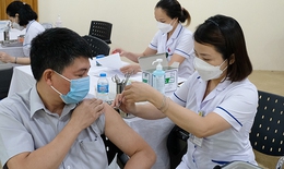 Bộ Y tế điểm danh lần thứ 7 các tỉnh, thành tiêm vaccine COVID-19 mũi 3 và mũi 4 chậm