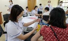 S&#225;ng 12/7: Nhiều người &#39;lười&#39; ti&#234;m vaccine COVID-19 mũi 3 v&#224; 4, trong khi biến thể phụ BA.4, BA.5 đ&#227; x&#226;m nhập cộng đồng