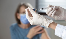 Pháp khuyến nghị tăng cường tiêm vaccine mũi 4 cho người dưới 60 tuổi có nguy cơ