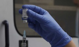FDA cấp ph&#233;p sử dụng trong trường hợp khẩn cấp vaccine COVID-19 của Novavax