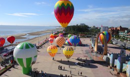 Trình diễn bay khinh khí cầu lần đầu tiên tại phố biển Cửa Lò