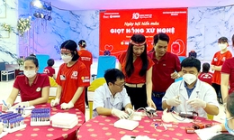 Hơn 1.000 người tham gia chương trình hiến máu tình nguyện 'Giọt hồng Xứ Nghệ' lần thứ X