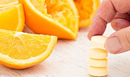 Bị vi&#234;m amidan c&#243; cần uống vitamin C tăng cường miễn dịch?