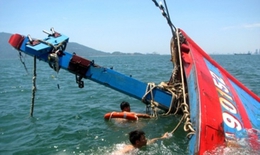 2 tàu cá ngư dân Quảng Trị gặp nạn khi đang di chuyển tránh bão
