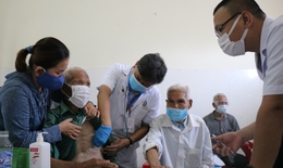 Thầy thuốc khám bệnh, tư vấn sức khỏe miễn phí cho hơn 1.200 người dân Quảng Trị 