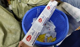 Phát hiện hợp tác xã giấy làm giả nhãn hiệu hơn 20.000 khăn ướt