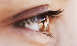 
Bị cận thị không chỉ là đeo kính, bạn còn có nguy cơ mắc các bệnh về mắt và biến chứng cao hơn người khác
