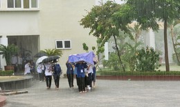 Kỳ thi tốt nghiệp THPT 2022: Hàng vạn sĩ tử Hải Phòng gặp khó vì nhiều tuyến đường ngập lụt