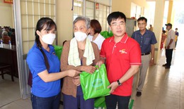 Trà Vinh: Khám bệnh, phát thuốc, tặng quà cho hơn 400 người dân nghèo