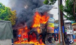 Một buổi sáng, Hà Nội xảy ra 2 vụ cháy lớn