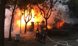 Cháy dữ dội biệt thự tại quận Hoàng Mai 