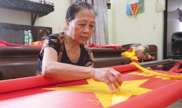 Gần một thế kỷ 'giữ hồn' cho lá cờ Tổ quốc