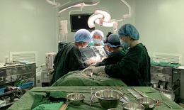Đại phẫu thắt ống động mạch cho trẻ sơ sinh 10 ng&#224;y tuổi