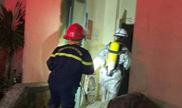 Cảnh sát PCCC cứu 3 trẻ nhỏ và 4 người lớn khỏi đám cháy chung cư ở Hà Nội
