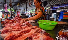 'Bão giá' thịt lợn: Người nuôi gồng lỗ, dân mua đắt đỏ, thương lái ăn dày