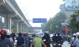 Hà Nội: Ngán ngẩm cảnh giao thông lộn xộn sau phân làn xe ở đường Nguyễn Trãi