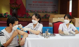 Tiêm vaccine phòng COVID-19 mũi 4 cho người khuyết tật tại Quảng Bình