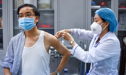 Việt Nam đ&#227; ti&#234;m hơn 257 triệu liều vaccine COVID-19, nhưng tỷ lệ mũi 3 v&#224; 4 ở nhiều nơi rất thấp