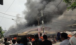 Cháy lớn tại chợ dân sinh Hưng Yên