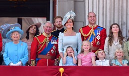 Chiều cao của Nữ hoàng Anh Elizabeth II, Vua Charles III, Thái tử William và Hoàng tử Harry