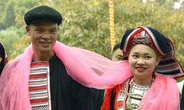 Độc đ&#225;o lễ đ&#243;n d&#226;u trong đ&#225;m cưới người Dao đỏ ở Tuy&#234;n Quang giữa l&#242;ng Thủ đ&#244;