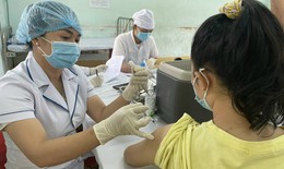 Ca mắc mới, bệnh nhân COVID-19 nặng tăng, nhiều nơi sốt sắng tổ chức chiến dịch cao điểm tiêm vaccine