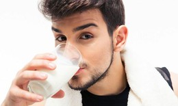 Nam giới uống nhiều sữa đậu n&#224;nh c&#243; bị yếu sinh l&#253;?