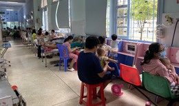 TP.HCM: Bệnh hô hấp tăng, trẻ ồ ạt nhập viện
