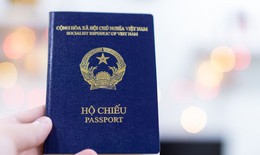 Đại sứ quán Mỹ: Hộ chiếu mới bìa màu xanh tím than phải có bị chú về nơi sinh