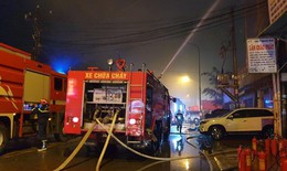 Kinh hoàng cháy quán karaoke ở Bình Dương, ít nhất 10 người tử vong