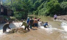 Nghệ An ngập lụt, 1 học sinh đi chăn bò bị nước cuốn mất tích