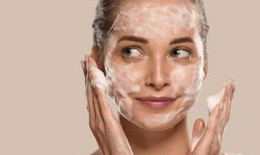 Nên rửa mặt bao nhiêu lần trong một ngày?