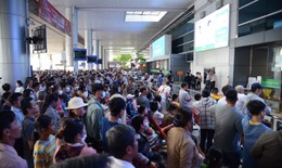 Nhà ga Quốc tế sân bay Tân Sơn Nhất đông nghịt những ngày giáp Tết