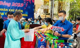 Bệnh nhân nghèo nô nức đi chợ Tết 0 đồng