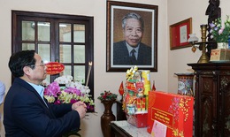 Thủ tướng Phạm Minh Chính dâng hương tưởng nhớ các đồng chí cố Thủ tướng Chính phủ