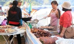 Thích thú với ẩm thực tại lễ hội Lồng Tồng lớn nhất miền núi phía bắc