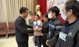 BHXH Việt Nam tặng 200 suất quà cho bệnh nhân BHYT có hoàn cảnh khó khăn dịp Xuân Quý Mão 2023

