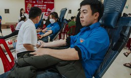 Hàng trăm tình nguyện viên tại Quảng Bình tham gia hiến máu