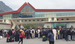 Hàng nghìn người xuất nhập cảnh tại cửa khẩu Việt - Trung ngày đầu mở cửa trở lại