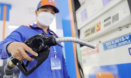 Lùi ngày điều chỉnh, giá xăng được dự báo giảm mạnh