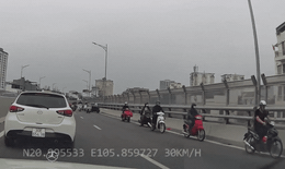 [VIDEO] Xe m&#225;y &#39;rồng rắn&#39; đi ngược chiều tr&#234;n đường v&#224;nh đai khi thấy CSGT