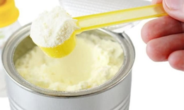 Vụ 2 mẹ con tử vong nghi ngộ độc sữa ở Tiền Giang:
Cẩn trọng với bảo quản và pha chế sữa