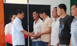 Tổng LĐLĐ Việt Nam thăm hỏi, hỗ trợ ngư dân Quảng Nam gặp nạn trên biển